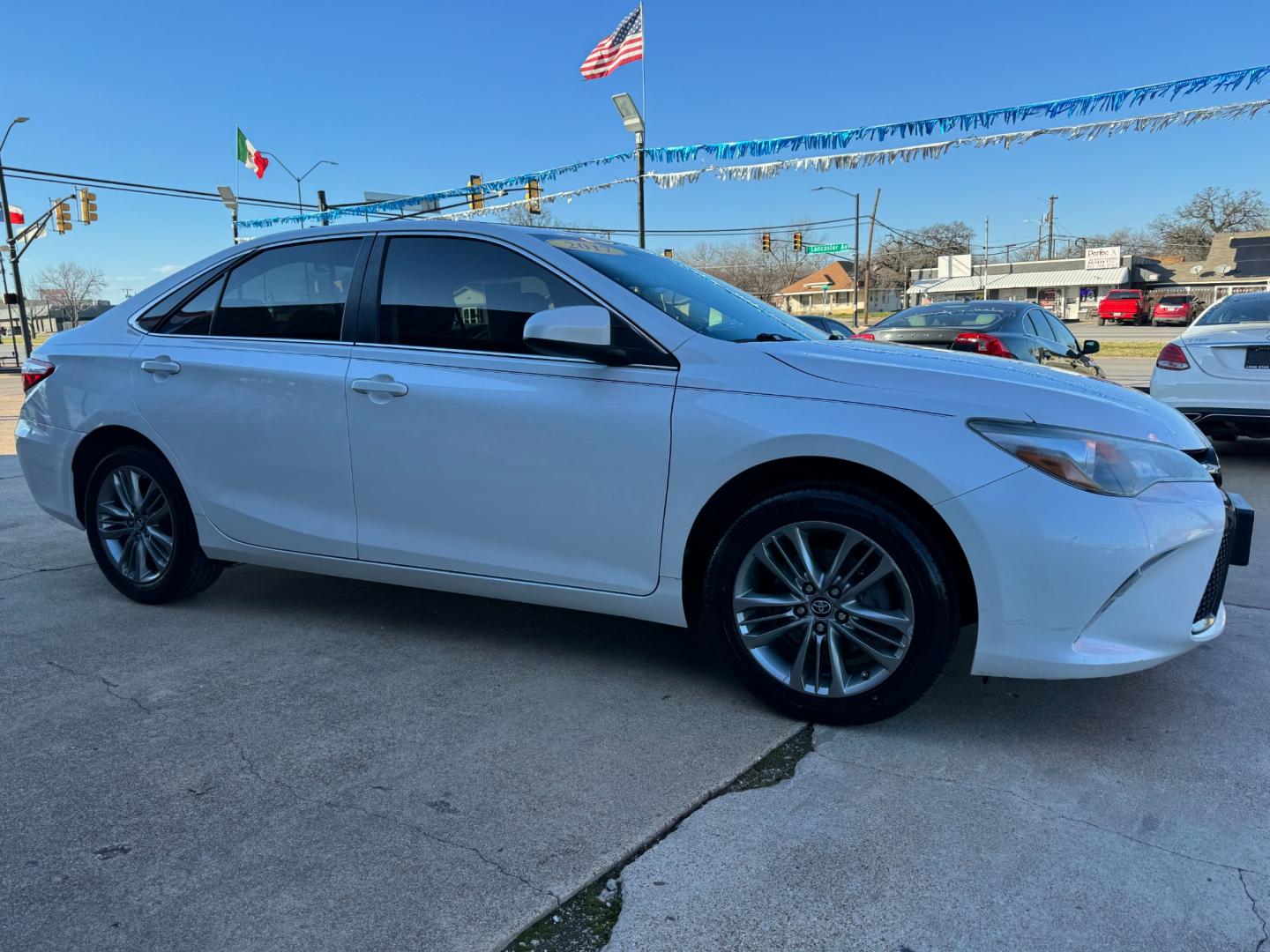 2017 WHITE TOYOTA CAMRY SE; LE; XLE; X (4T1BF1FK6HU) , located at 5900 E. Lancaster Ave., Fort Worth, TX, 76112, (817) 457-5456, 0.000000, 0.000000 - Photo#2